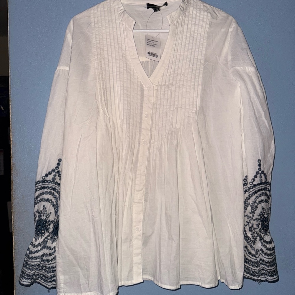 Suzanne Betro White Pintuck V-Neck Blouse 💯 cotton